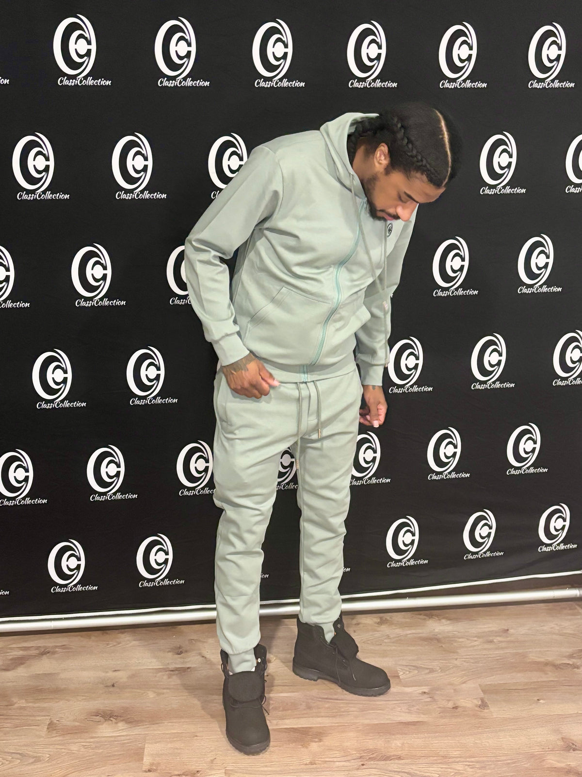 STURDY SWEATSUIT